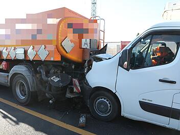 A3-Vollsperrung nach schwerem Unfall am Kreuz Erlangen/F&uuml;rth