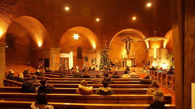 Die Evangelische Studenten-Gemeinde hielt ihren zweiten Poetry-Preacher-Slam-Uni-Gottesdienst wieder in der Bamberger Erlöserkirche.