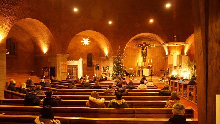 Die Evangelische Studenten-Gemeinde hielt ihren zweiten Poetry-Preacher-Slam-Uni-Gottesdienst wieder in der Bamberger Erlöserkirche.