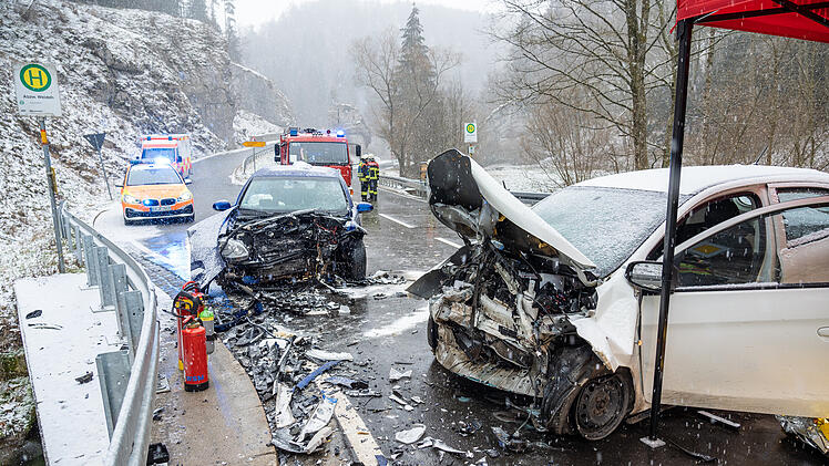 Beim Links abbiegen &uuml;bersehen: Frau verstarb noch an Unfallstelle