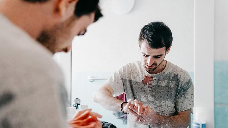 Paul (Aaron Hilmer) hat einen Filmriss, wie so h&auml;ufig nach den Alkoholexzessen, die zu seinem Alltag geh&ouml;ren. Woher kommt das Blut an seinen H&auml;nden und seinem Shirt? Hat er den Ex-Freund seiner Freundin get&ouml;tet, ohne sich daran zu erinnern?