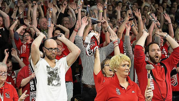 Die Welle schwappt durch die Frankenhölle - Freak City feiert beim siebten Euroleague-Auftritt in der Frankenhölle den sechsten Heimsieg. Fotos: sportpress