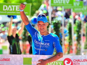 Andreas Dreitz freute sich im Juli noch unbändig über seinen zweiten Platz in Roth.  Foto: Wolfgang Zink