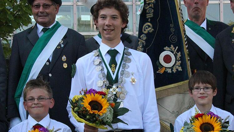 Die Regenten bei den Jungschützen (von links): Maximilian Florschütz, Christian Blasberg und Christopher Fischer.