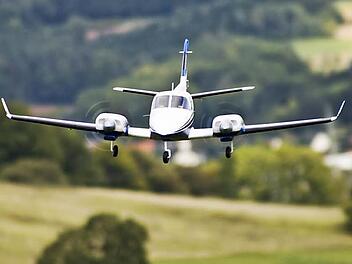 Ein Modellflugzeug über dem Phoenix-Vereinsgelände bei Zeublitz Foto: privat