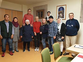 Besuch in der Teestube  Foto: Georg V&auml;th