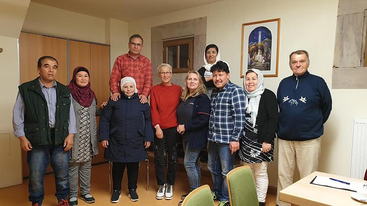 Besuch in der Teestube  Foto: Georg V&auml;th