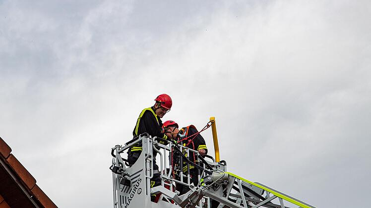Drei Tage lang &uuml;bten die Freiwillige Feuerwehr Bad Br&uuml;ckenau, sich bei Eins&auml;tzen zu sichern. Foto: Sebastian Gerr