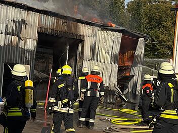 Lagerhallen-Brand in Unterfranken