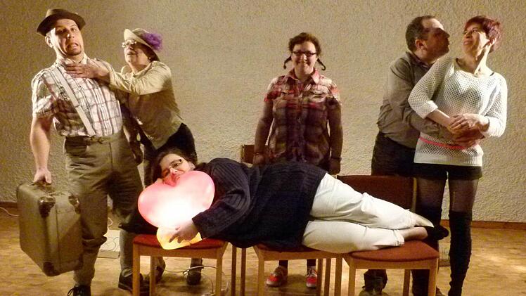 Wilde Szenen lassen sich auch schon ohne Kulisse recht gut üben, wenn man die Erfahrung der Einberger Truppe hat. Foto: Lothar Weidner