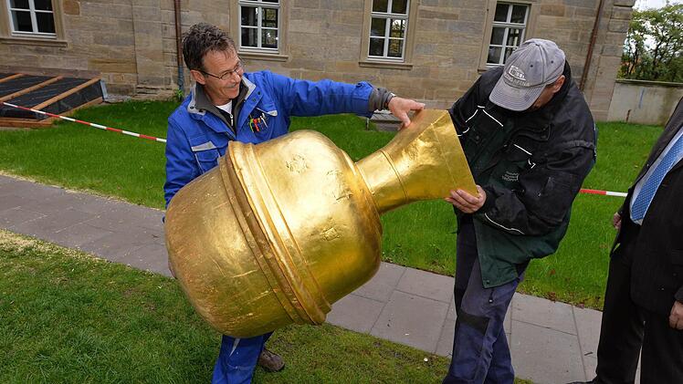 Die Kugel wiegt etwa 35 Kilo. Foto: Ronald Rinklef