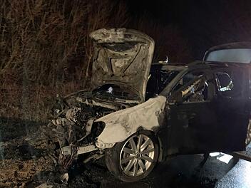 Am Donnerstagabend hat sich ein schwerer Unfall ereignet. Auf einer Kreisstraße kam es zum Frontalcrash. Foto: Höfig/News5