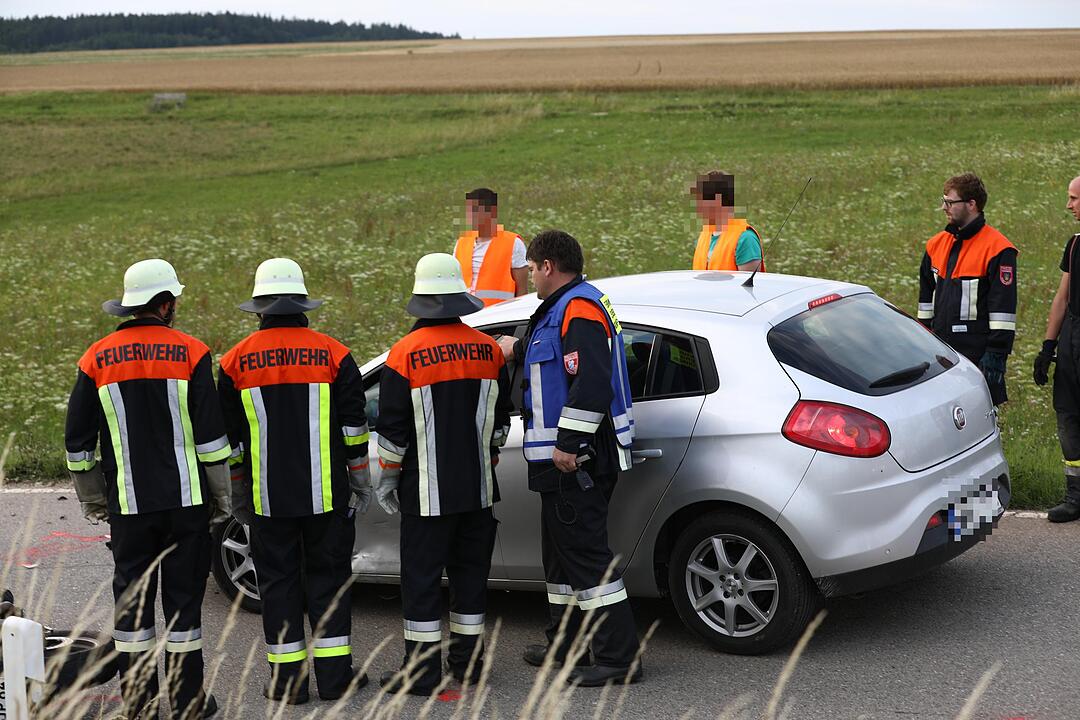 Kreis Roth: Motorradfahrer stirbt bei Unfall, Beifahrerin schwer verletzt