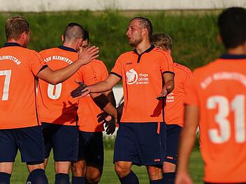 Über Tore konnten sich die Spieler des ASV Kleintettau in dieser Serie schon sehr häufig freuen, so auch im Pokal beim 2:0-Sieg in Ludwigsstadt, als einmal mehr Andreas Böhnlein (rechts) traf. Ist er auch e gegen den FC Mitwitz erfolgreich? Foto: Heinrich Weiß
