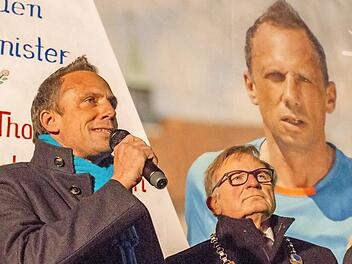 Pinzberg bereitet Umweltminister Thorsten Glauber einen triumphalen Empfang.  Foto: Andreas Hofbauer