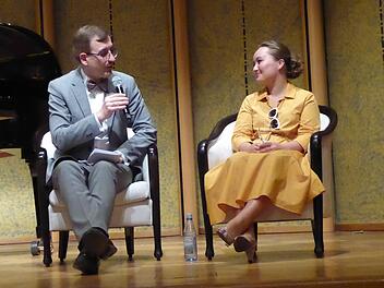 Julia Lezhneva im Gespräch mit Tilman Schlömp. Foto: Thomas Ahnert