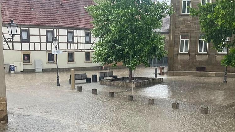 M&uuml;nnerstadt: Folgen des Unwetters im Juli 2026 mit Hagel und Starkregen