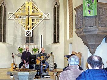 Das Duo "Hearts of Gold" - (von links:) Gerhard Müller und Hans-Joachim Schäfer - begeisterte in der Christuskirche. Foto: Heike Schülein