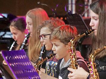 Den gelungenen Auftakt des Konzerts bildete der Auftritt der Juniorband mit Dirigentin Eva Murmann.