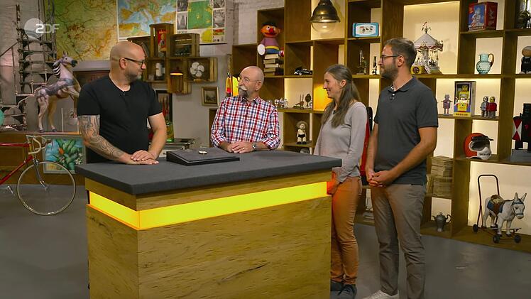 Die Geschwister Hanna und Daniel aus Sigmaringen brachten ein sogenanntes Expositions-Messgerät mit.