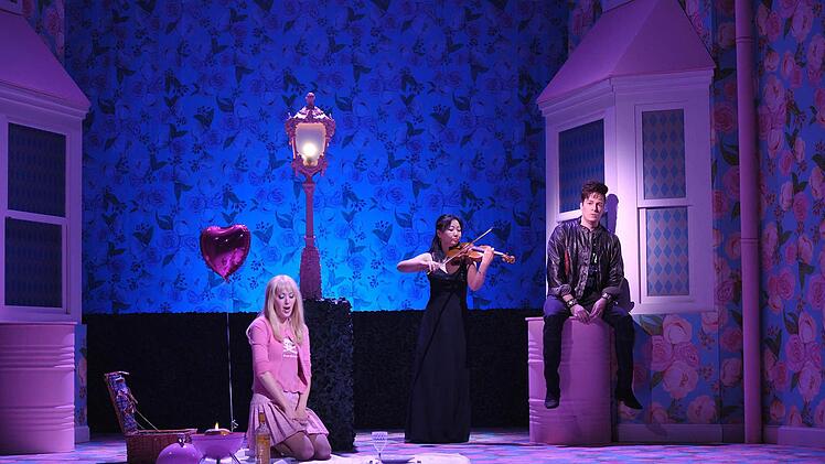 Szene aus der Neuinszenierung von Otto Nicolais "Die lustigen Weiber von Windsor" am Landestheater Coburg. Foto: Andrea Kremper