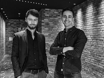 Günstig online einkaufen: Der Rannunger Felix Schmitt (rechts) und Philip Laskowski haben die App Superkorb gestartet.  Foto: Michael Hazkiahu