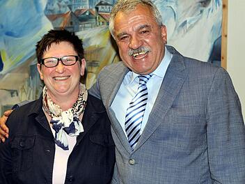 Beide begannen vor 18 Jahren gemeinsam ihre Tätigkeit. Bürgermeister Peter Hänel und Stadträtin Gisela Neuner-Leipold.  Foto: Michael Wunder
