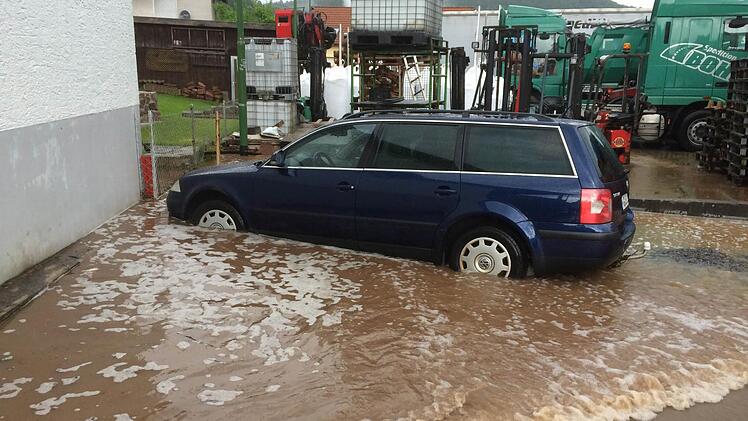 In Rupboden schwemmte es dieses Auto weg. Foto: privat