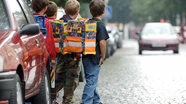 Die FuG-Fraktion will die Sicherheit für Fußgänger, insbesondere für Schulkinder erhöhen. Doch das ist gar nicht so einfach. Foto: Frank Leonhardt/dpa