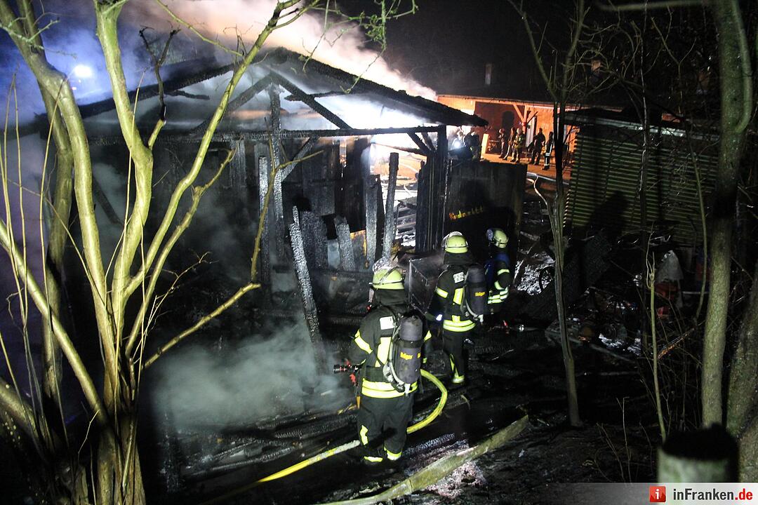 Scheune auf Jugendfarm in Erlangen brennt aus