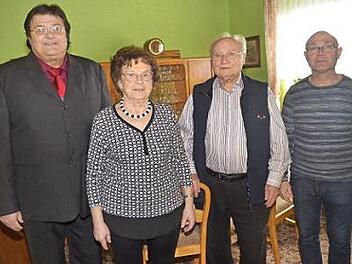 Gratulation zum 85. Geburtstag von Georg Dinkel (3. von links) mit Lebensgefährtin Maria Fischer sowie 2. Bürgermeister Wolfgang Förtsch (links) und Sohn Stefan Dinkel (rechts).  Foto: K.- H. Hofmann