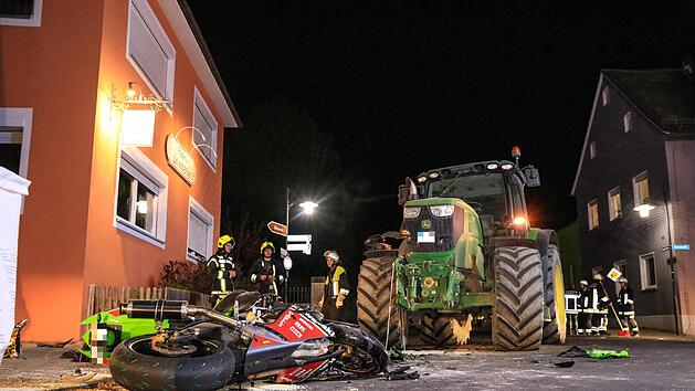 Traktorfahrer übersieht Motorradfahrer