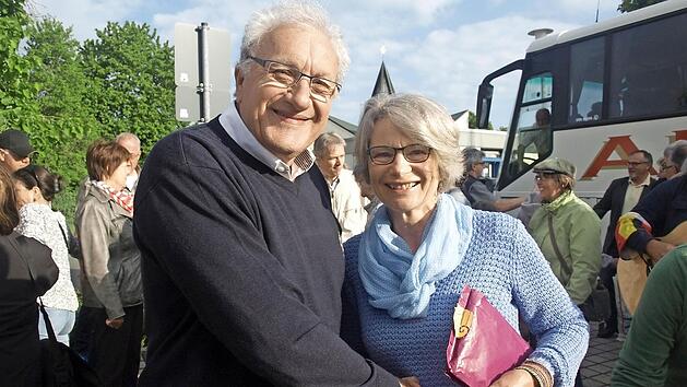 Sie sind die erfolgreichen Motoren der 2002 geschlossenen Partnerschaft zwischen Douvres la D&eacute;livrande (Normandie) und Oerlenbach: die Komiteevorsitzenden Verena Bohl und Gerard Duval, die von Beginn vorderste Verantwortung &uuml;bernahmen. Foto: Stefan Geiger
