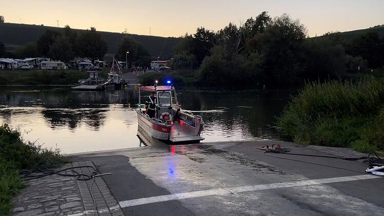 Nordheim: Teenagerin bei Badeunfall schwer verletzt - Boot, Rettungswagen und Hubschrauber im Einsatz