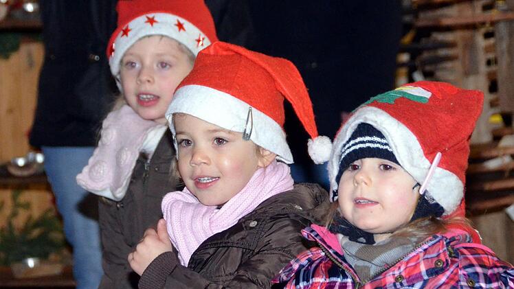 Vorführung der Tanzschule Drosd Tessari auf dem Weihnachtsmarkt in Bad Kissingen