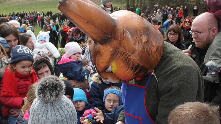 Der Andrang auf der Hahnsreuth war riesig: Die Osterhasen hatten alle Hände voll zu tun. Foto: Sonja Adam