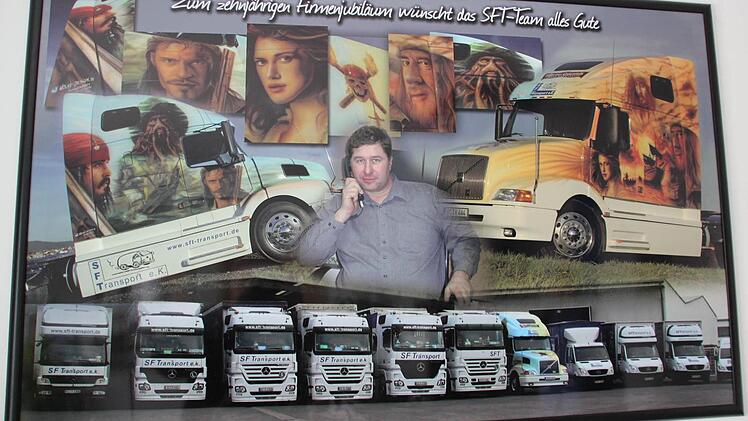 Foto-Collage im Eingangsbereich der Firma SF Transporte Foto: Friedwald Schedel