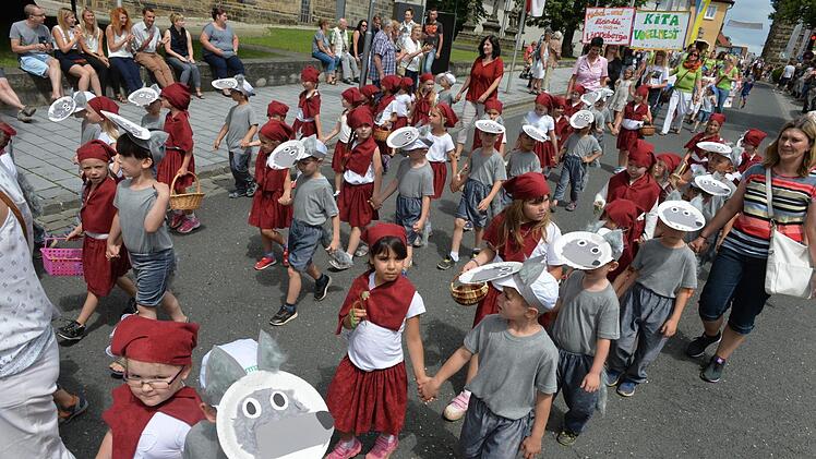 Weitere Eindrücke vom Festzug Foto: Ronald Rinklef