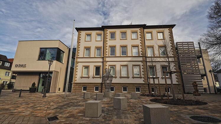 Das neue Rathaus ist gut gelungen.  Foto: Harald Koch