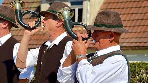 Für musikalische Unterhaltung sorgten bei der feierlichen Einweihung der Jagdhornbläser aus Bad Brückenau. Foto: Kupka-Hahn