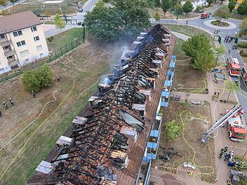 Das Dachgeschoss brannte total aus.  Foto: NEws5/Merzbach
