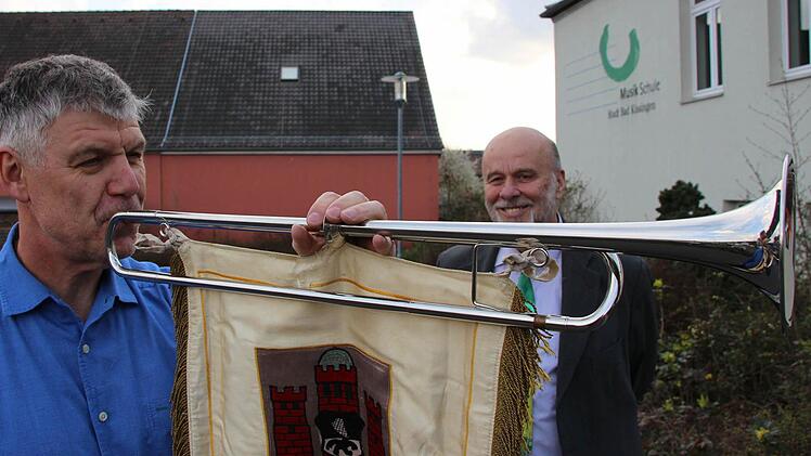 Bernd Hammer bläst die Fanfare. Foto: Benedikt Borst