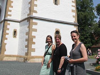 Bei der Sanierung der Kirche waren sie gemeinsam erfolgreich: Architektin Carolin Leisch, Pfarrerin Kathrin Klinger und Architektin Nicole Backer vom evangelisch-lutherischen Kirchengemeindeamt in Kulmbach. Foto: Sonja Adam