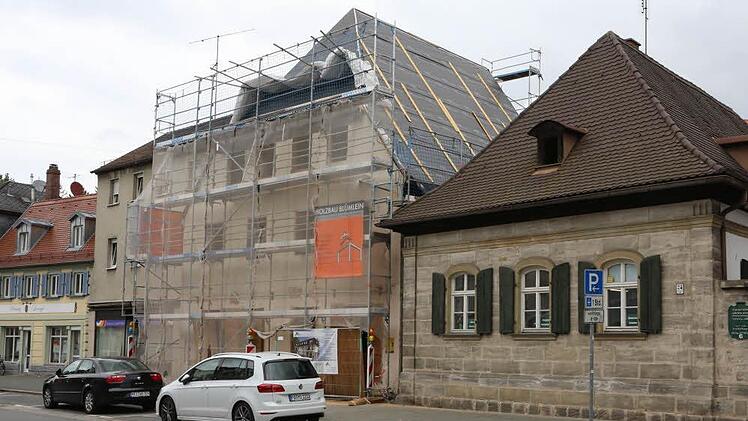 In der Bamberger Straße 26 in Forchheim entstehen im Erdgeschoss Wohnräume. Bisher war dort ein Geschäft.