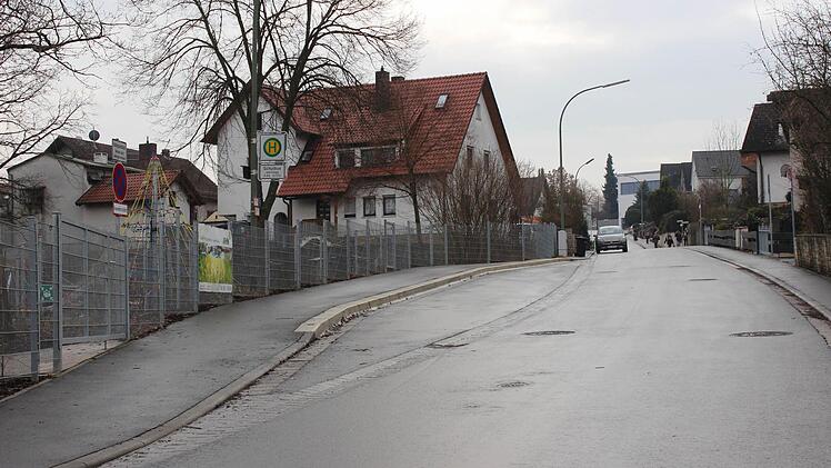 Hier die bestehende Busbucht an der Grundschule Foto: Sandra Trittmacher