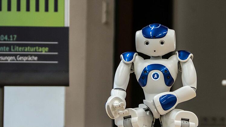 Begegnung Wie sich das Literaturfestival "Coburg liest" auf ungewohntes Terrain begibt und der Wissenschaftsjournalist Ulrich Eberl einlädt zur Reise in eine Welt voller smarter Maschinen.