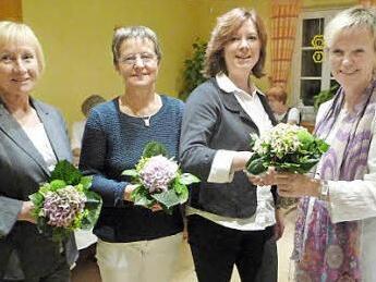 Die bisherige Vorsitzende der Kronacher Frauenliste, Petra Zenkel, gibt ihr Amt an Silke Wolf-Mertensmeyer ab. Sie wird von ihren Stellvertreterinnen Martina Zwosta und Lujza Schmögner unterstützt. Foto: privat