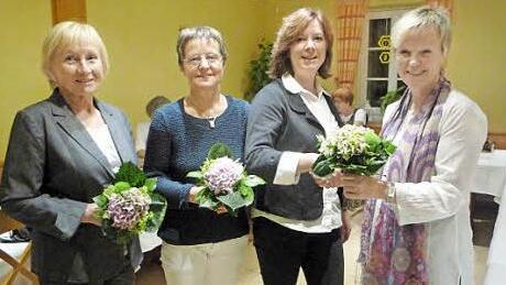 Die bisherige Vorsitzende der Kronacher Frauenliste, Petra Zenkel, gibt ihr Amt an Silke Wolf-Mertensmeyer ab. Sie wird von ihren Stellvertreterinnen Martina Zwosta und Lujza Schmögner unterstützt. Foto: privat