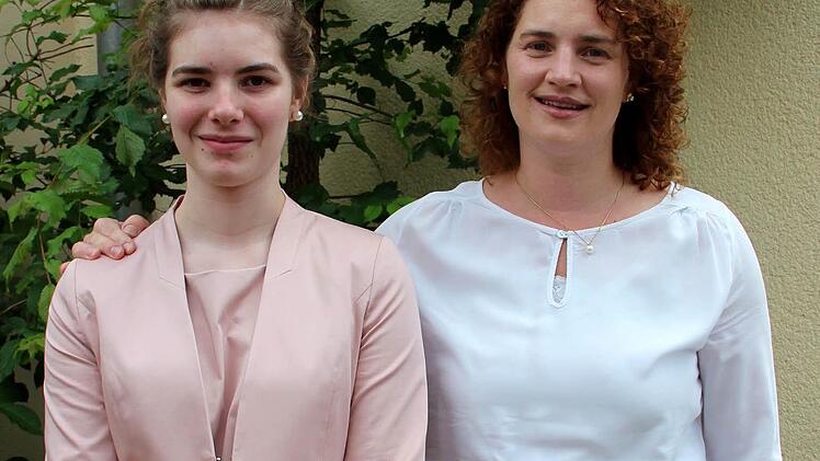 Tina mit ihrer Patin Annika  Foto: Johanna Blum