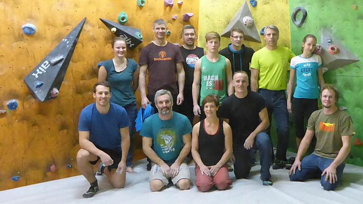 Der TV Ebern richtete die erste Stadtmeisterschaft im Bouldern aus. Insgesamt nahmen zwölf Männer und Frauen teil. Foto: Heinz Haubner